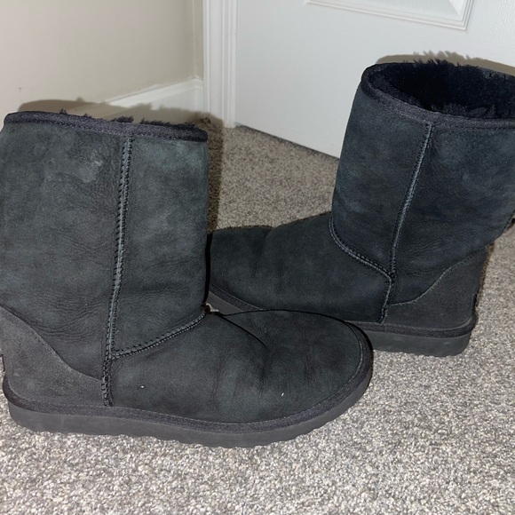 UGGS - Picture 3 of 5